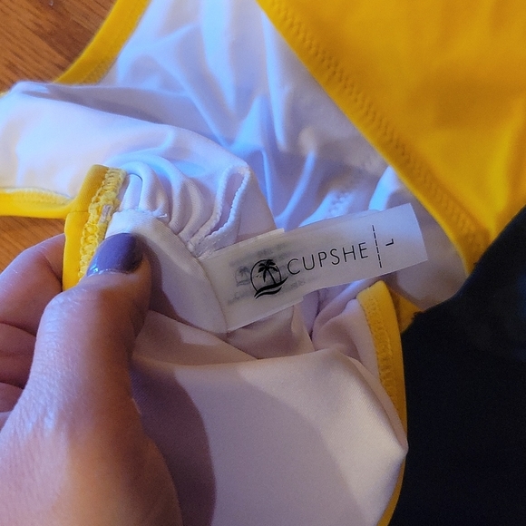 Cupshe One piece swimsuit Size LG - Picture 8 of 8